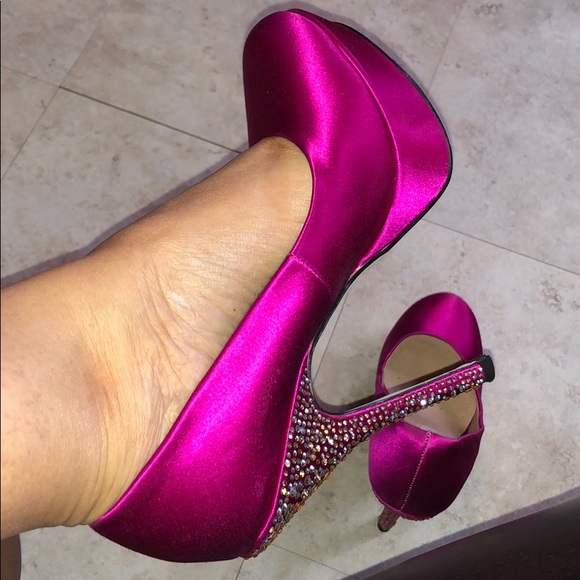 Steve Madden Fuscia color Heals - Picture 3 of 5